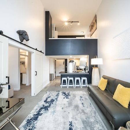 Modern Downtown Top Floor Penthouse With Bay Views Сиатъл Екстериор снимка
